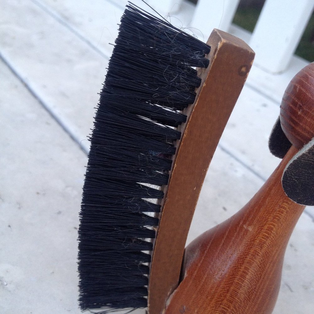 Novelty Retro Antique Dog-Shaped Valet Clothing Lint Brush - Picture 7 of 7